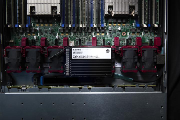 Produktbild Kingston DC3000ME (7680 GB, 2.5")