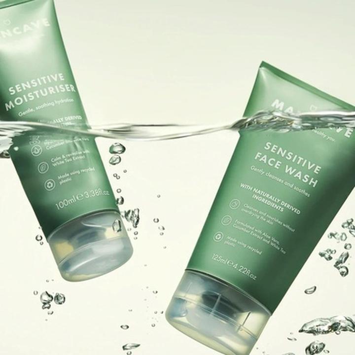 Image du produit ManCave Nettoyant visage sensible pour hommes 125ml - Nettoyer et nourrir la peau avec de l'extrait de (Lingettes nettoyantes pour le visage, 125 ml)