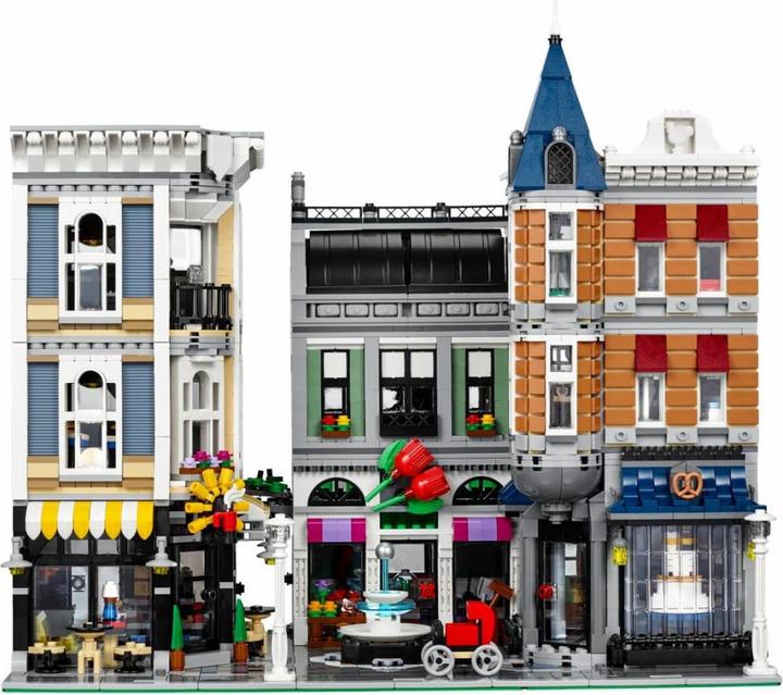 Image du produit LEGO La place de l’assemblée (10255, LEGO difficiles à trouver, LEGO Creator Expert)