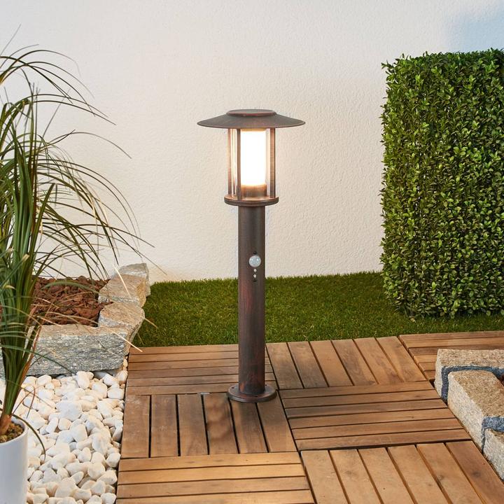 Actual product image Lindby Pavlos LED garden light w/sensor Rust (525 lm, IP44)