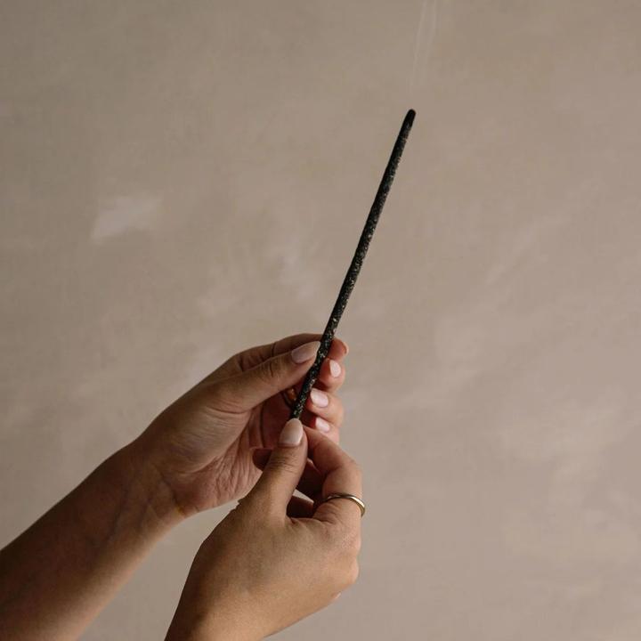 Actual product image Cedar and Myrrh Räucherstäbchen handgerollt Lavendel