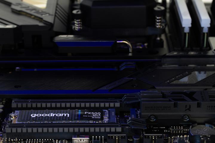 Produktbild Goodram SSD PX500 GEN.3 PCIe 3x4 1TB M.2 2280 RETAIL (1024 GB, M.2, M.2 2280)