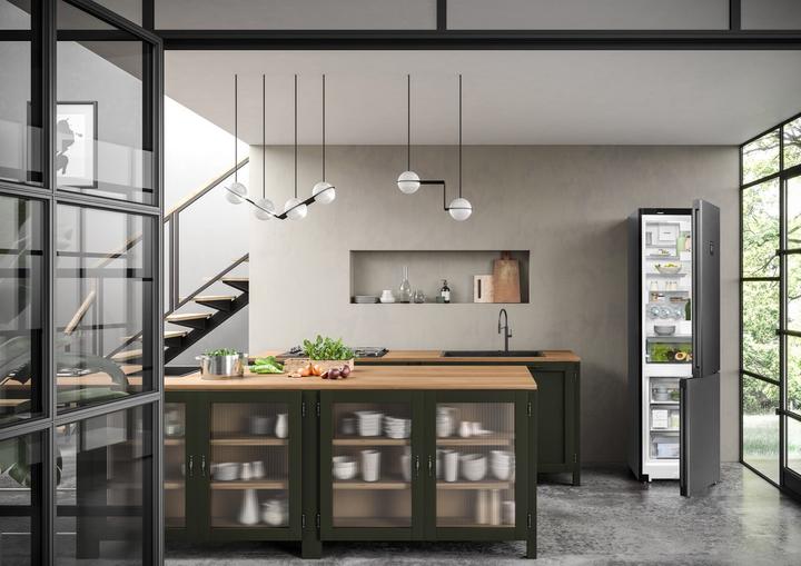 Actual product image Liebherr Fridge-freezer free-standing Plus CNbdd 5733 Front BlackSteel and black (371 l)