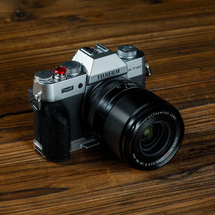 Produktbild SmallRig 5664 L-Shaped Mount Plate with Silicone Handle for FUJIFILM X-T30 / X-T30 II / X-T30 III (Silver) (Cage)