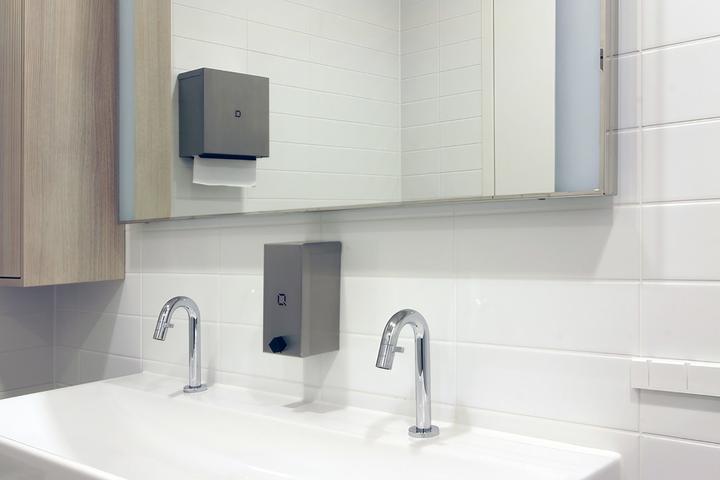 Actual product image Valera Qbic-line soap dispenser with push button stainless steel 900 ml Suitable for liquid soap, alcohol