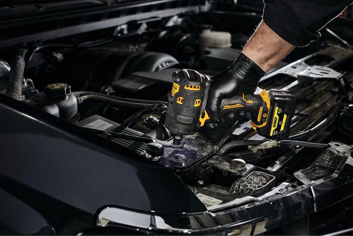 Image du produit DeWalt Clé à chocs 12 Volts / 5 Ah sur batterie (1/2") avec 340 Nm, en version spéciale pour l'automobile (Fonctionnement sur batterie)