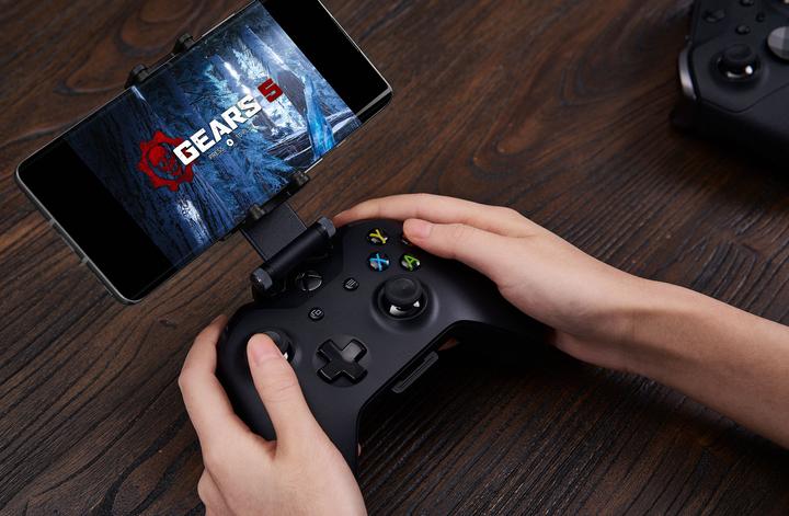 Produktbild 8bitdo Mobile Gaming-Clip (Xbox Series X)