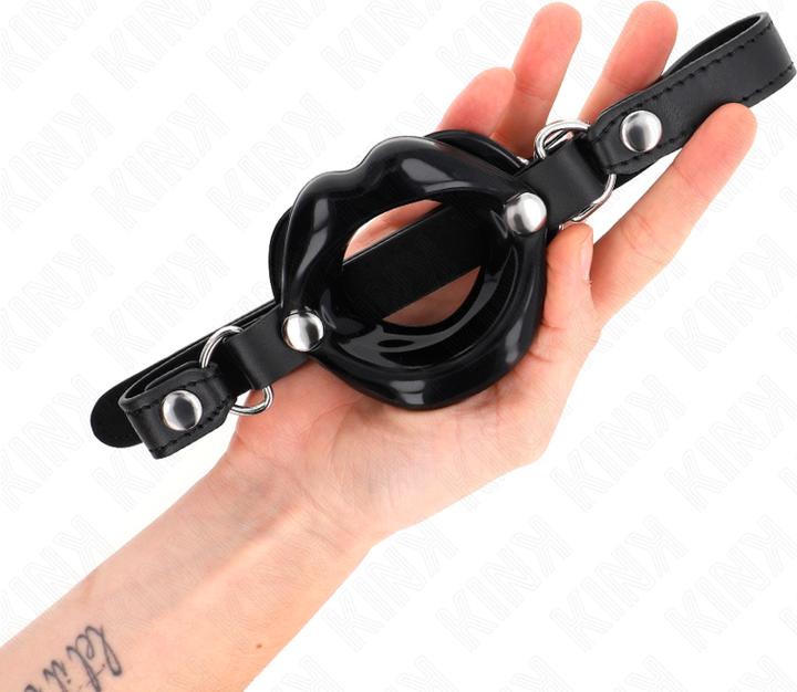 Image du produit Pipedream KINK - LIP 8 CM genouillère avec ruban en cuir synthétique noir 63 x 2 CM RÉGLABLE 39-58 CM