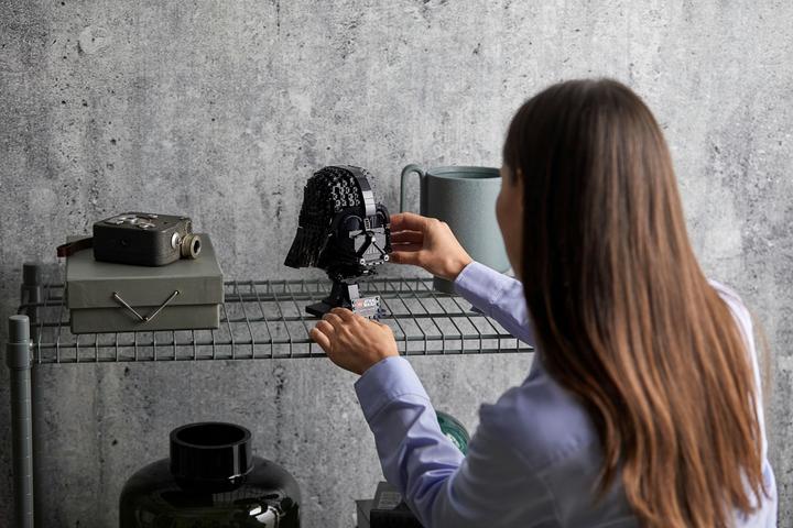 Actual product image LEGO Darth Vader Helmet (75304, LEGO Star Wars)