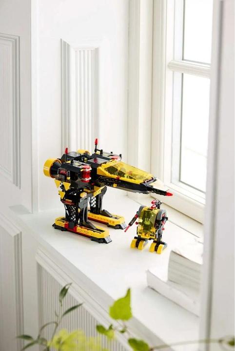 Immagine prodotto LEGO Blacktron Renegade (10355, LEGO Icons, Set LEGO rari)