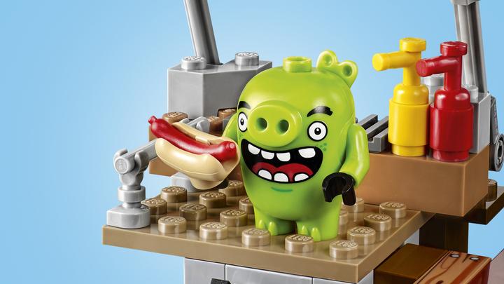 Actual product image LEGO Angry Birds Pig City Teardown (75824)