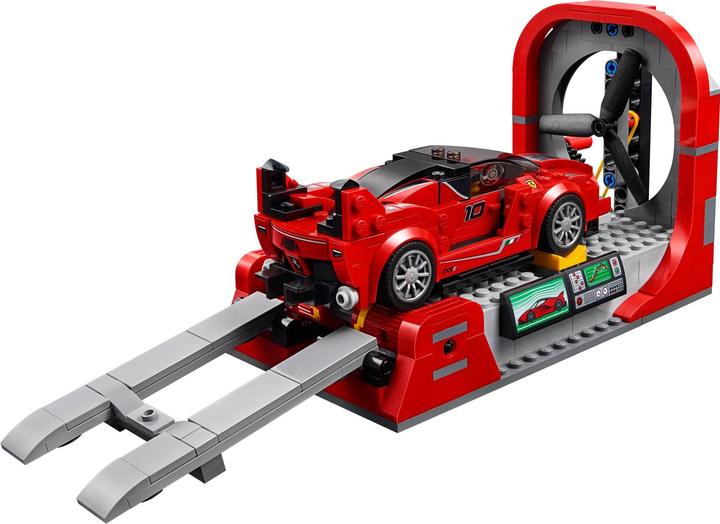 Actual product image LEGO FXX K and development centre (75882, LEGO Speed Champions)