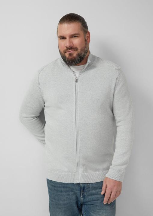 Produktbild s.Oliver Strickjacke Baumwoll-Strickjacke mit Stehkragen und Logo-Patch (3XL)