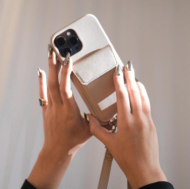 Actual product image Urbany's Necklace Case Handykette+ BEACH BEAUTY iPhone 17 Pro Max