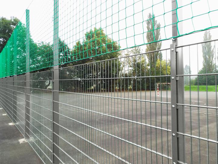 Sport-Thieme Ballfangnetzanlage mit Doppelstabmatte, 25 m