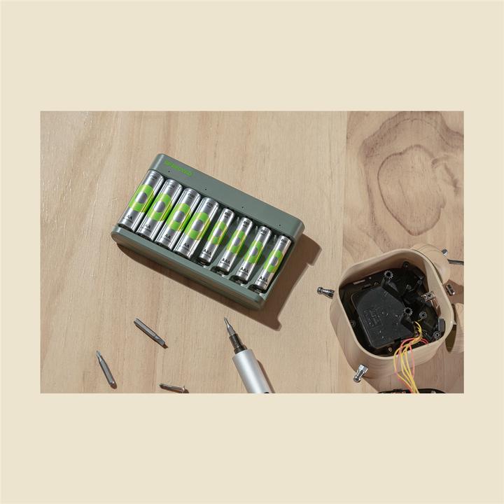 Immagine prodotto GP Batteries Caricabatterie Econ E821 + 4xAA (8 pz., AAA, AA, 2100 mAh, Batteria + Caricabatterie)