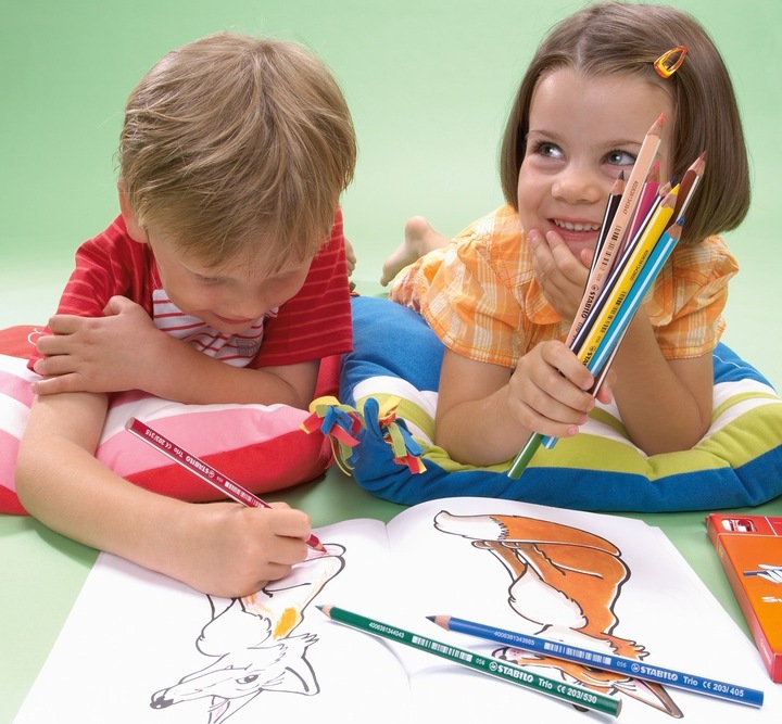 Produktbild STABILO Trio dick Dreikant-Buntstift mit Spitzer (Multicolor, 12 x)