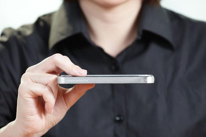 Actual product image Just Mobile AluFrame (Apple iPhone 5, Apple iPhone 5s)