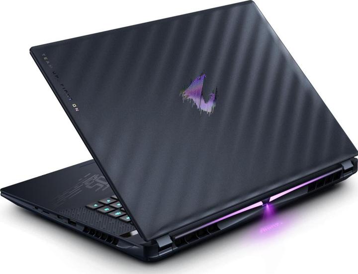 Actual product image Gigabyte AORUS MASTER 16 BYHC5DEE65SP (16", 2000 GB, 96 GB, DE)