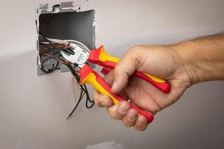 Immagine prodotto SATA Set di cacciaviti e pinze isolate, 9 pezzi.