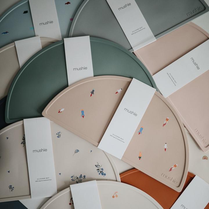 Image du produit Mushie Set de table en silicone Rocket (23 x 48 cm, 48 x 23 cm)