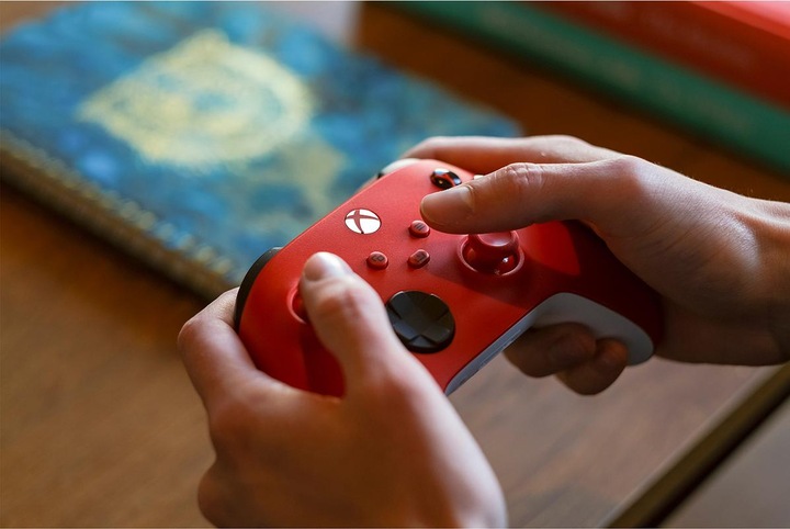 Immagine prodotto Microsoft Xbox Wireless Controller - Pulse Red (Xbox One S, Xbox Serie S, PC, Xbox One X, Xbox Series X)