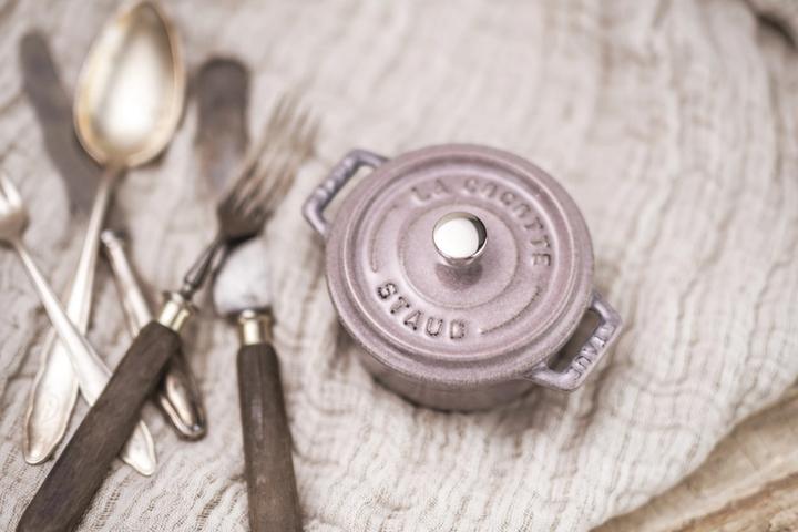 Productafbeelding Staub Mini cocotte 10 cm, rond, kersenbloesem, gietijzer (10 cm, Braadpan + kasserol, Gietijzer)
