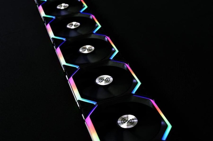 Actual product image Lian-Li UNI FAN SL120 RGB PWM (120 mm, 1 x)