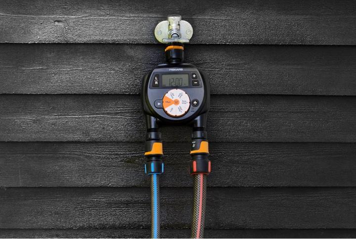 Produktbild Fiskars Zeitschaltuhr/Timer mit 2 Ausgängen, Für alle gängigen Wasserhahngrössen, Leicht ablesbares L (Bewässerungsuhr)