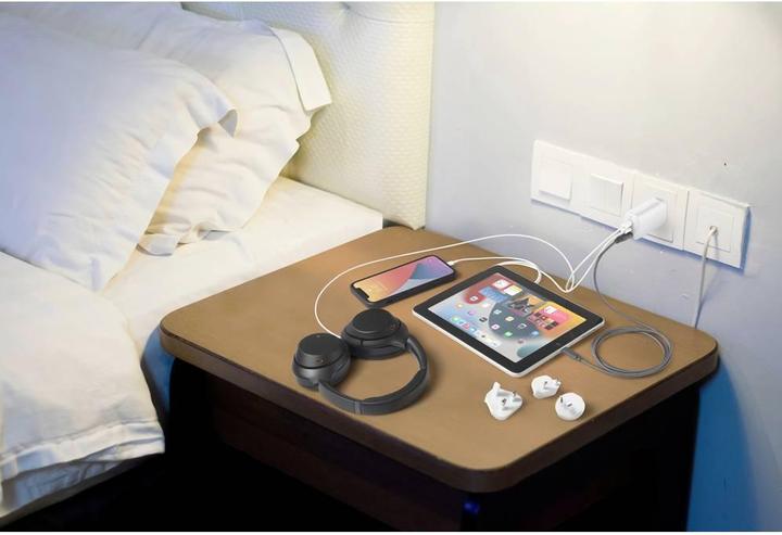 Actual product image Voltcraft VC-13729645 USB Charger Indoor Output Current (max.) 3.25A 3 x USB-A, USB-C® USB (65 W)