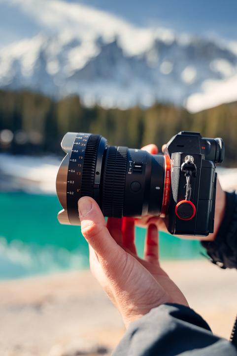 Actual product image Samyang MF adapter for V-AF series