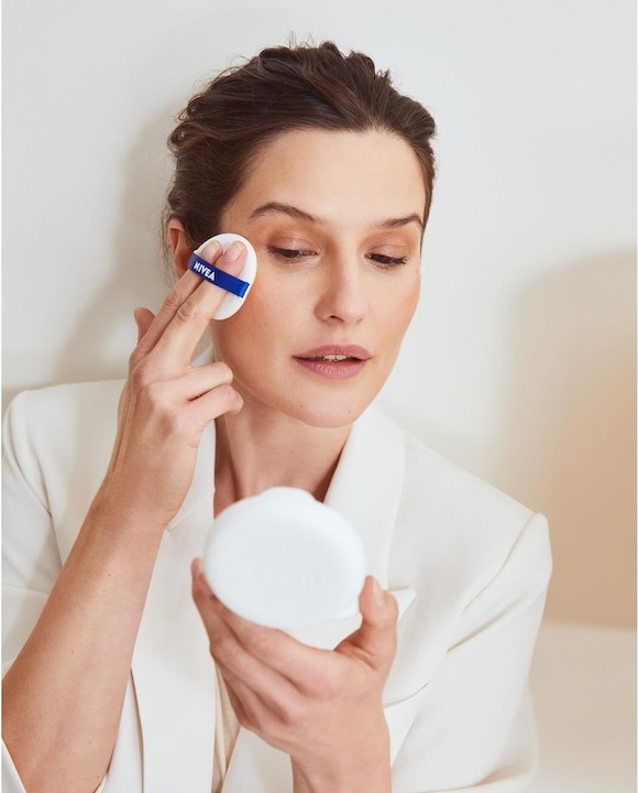Produktbild NIVEA Cellular Expert Finish 3in1 Pflege Cushion Hell (01 Hell)