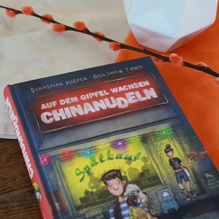 Immagine prodotto Auf dem Gipfel wachsen Chinanudeln 1 (Tedesco, Benjamin Tienti, Sebastian Kiefer, Stephan Pricken, 2022)