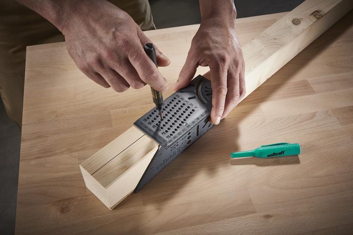 Actual product image wolfcraft 1 3D mitre bracket loose
