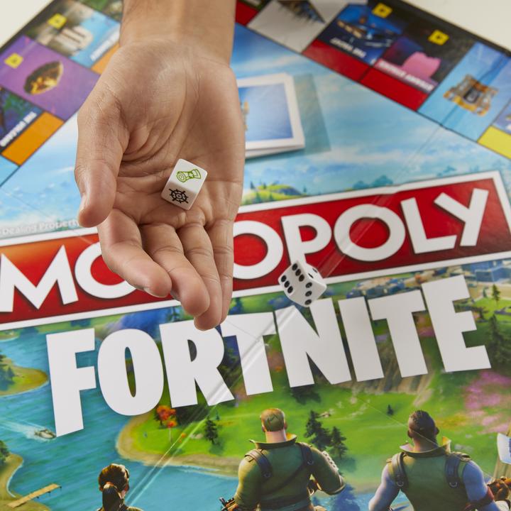 Produktbild Monopoly Fortnite Sammlerausgabe (Deutsch, Türkisch, Spanisch, Rumänisch, Norwegisch, Tschechisch, Polnisch, Kroatisch, Niederländisch, Slowenisch, Finnisch, Ungarisch, Dänisch, Schwedisch, Italienisch, Arabisch, Bulgarisch, Portugiesisch, Englisch, Slowakisch, Lettisch)