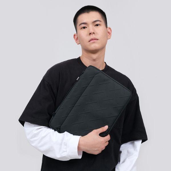 Actual product image Skinarma Bag Juno laptop sleeve 14" navy (14")