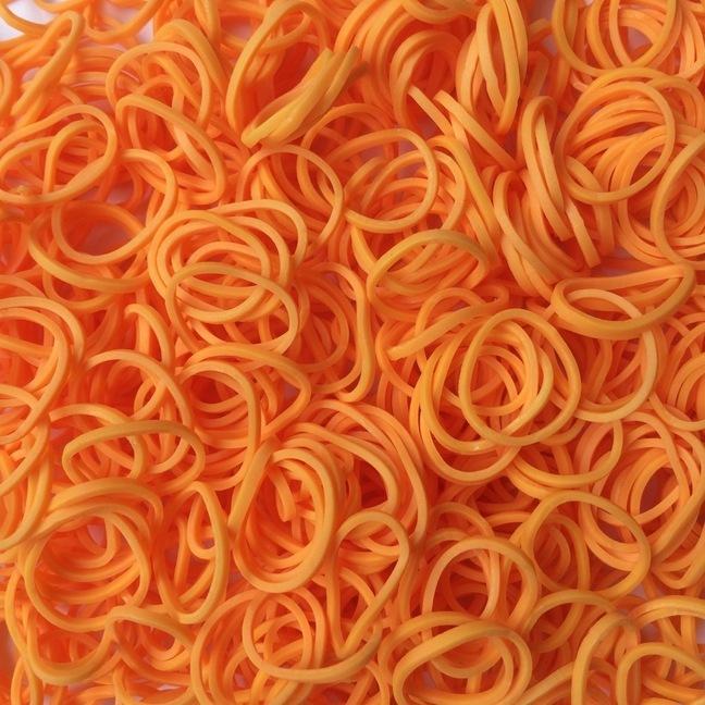 Produktbild Rainbow Loom Silikonbänder Neon-Orange Opaque (600 Stk.)