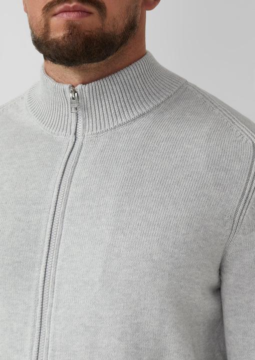 Produktbild s.Oliver Strickjacke Baumwoll-Strickjacke mit Stehkragen und Logo-Patch (XXL)