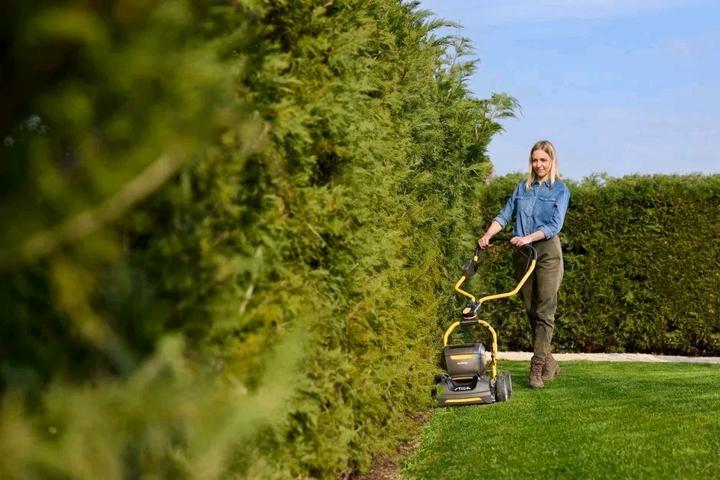 Produktbild Stiga Multiclip 747e V Kit AkkuRasenmäher48 V 2x 4 Ah (Akkubetrieb)