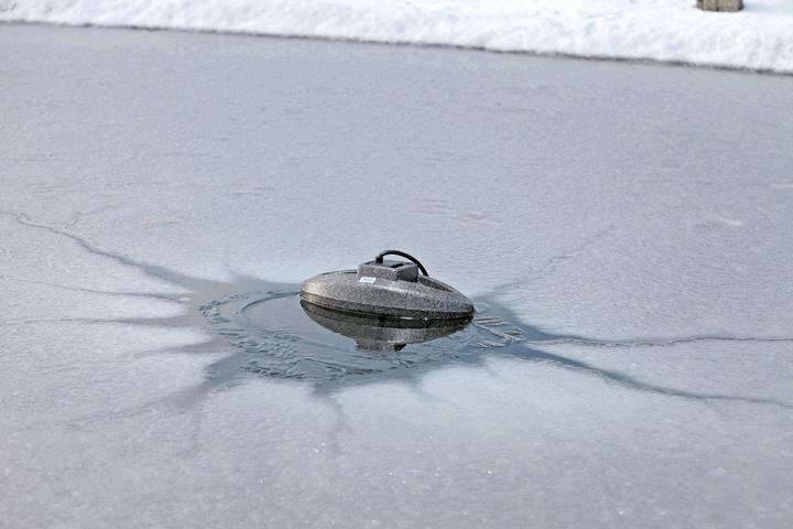 Actual product image Oase IceFree Thermo 330