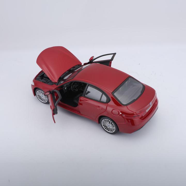 Actual product image Bburago Alfa Romeo Giulia 2016