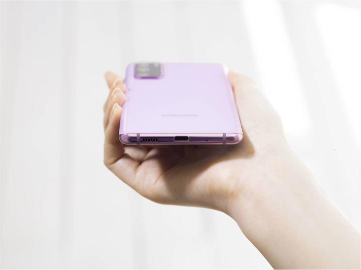 Actual product image Samsung Galaxy S20 FE 5G EU (128 GB, Cloud Lavender, 6.50", Dual SIM, 5G)