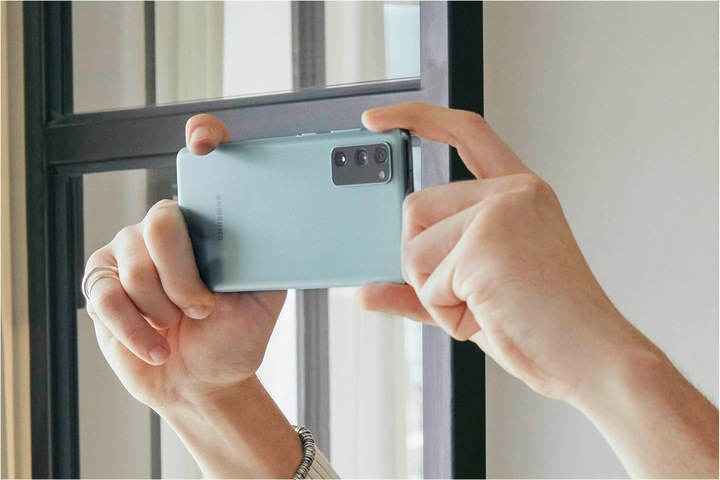 Actual product image Samsung Galaxy S20 FE 5G EU (128 GB, Cloud Mint, 6.50", Dual SIM, 12 Mpx, 5G)