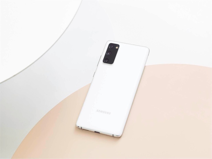 Produktbild Samsung Galaxy S20 FE 5G EU (128 GB, Wolkenweiss, 6.50", Dual SIM, 12 Mpx, 5G)