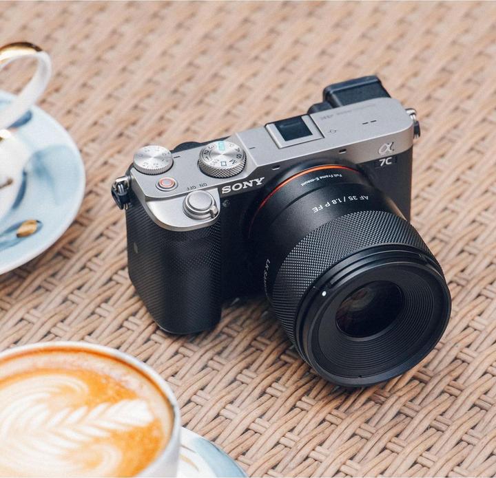 Actual product image Samyang AF 35mm F1.8 P FE (full size)