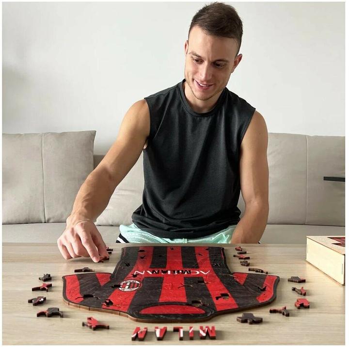 Actual product image Iconic AC Milan - Jersey - Wooden Puzzle Size S (150 pieces) (150 pieces)