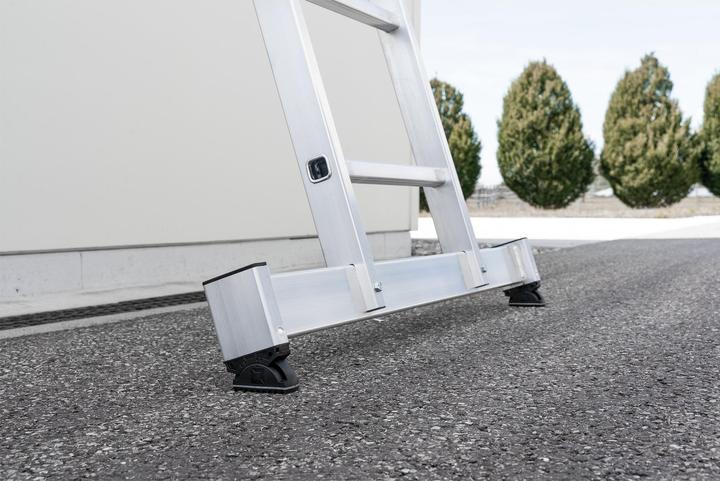 Produktbild Munk Mehrzweckleiter 3-teilig mit nivello-Traverse 3x11 Sprossen (Mehrzweckleiter, 333.50 cm)