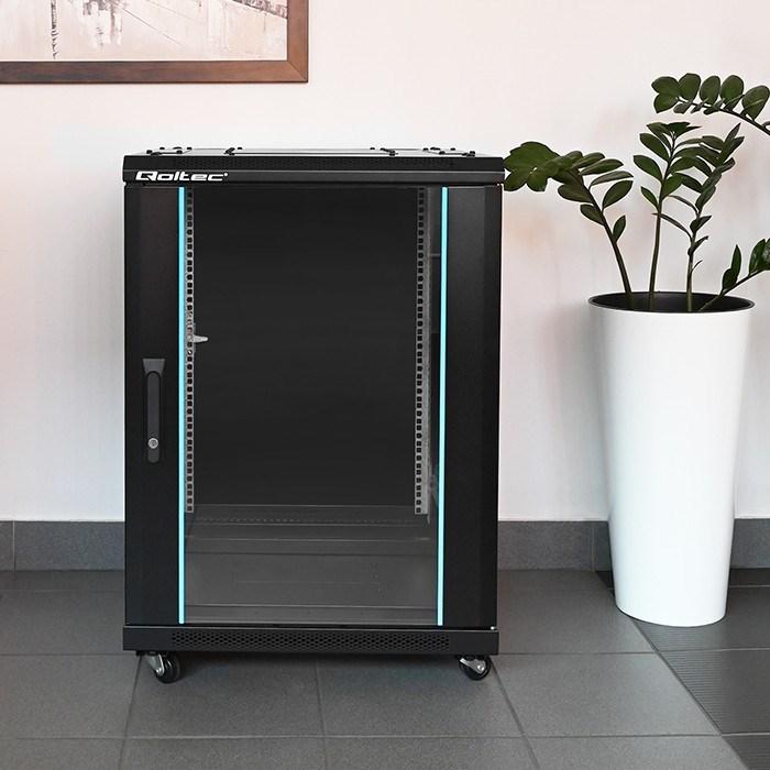 Produktbild Qoltec Szafa RACK 19" | 15U | 600 x 600 x 855 | hartowane drzwi | stojąca | nóżki + kółka | stalowa (15 HE, 19 Zoll Rack)