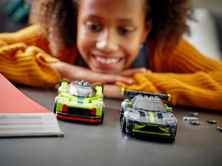 Immagine prodotto LEGO Aston Martin Valkyrie AMR Pro & Aston Martin Vantage GT3 (76910, LEGO Speed Champions)