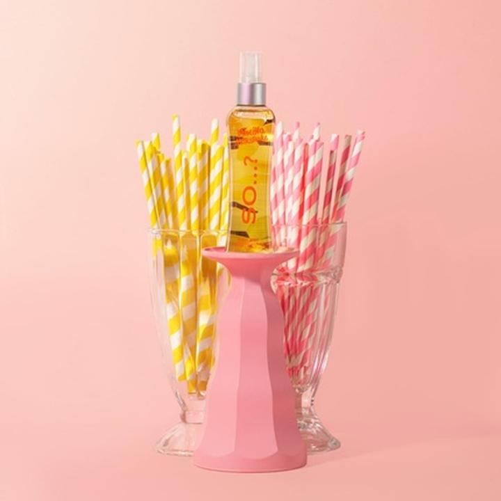 Image du produit So...? Brume corporelle Vanilla Milkshake avec des notes de pêche, de prune et de rose 3.5 oz (100 ml, Brume corporelle)